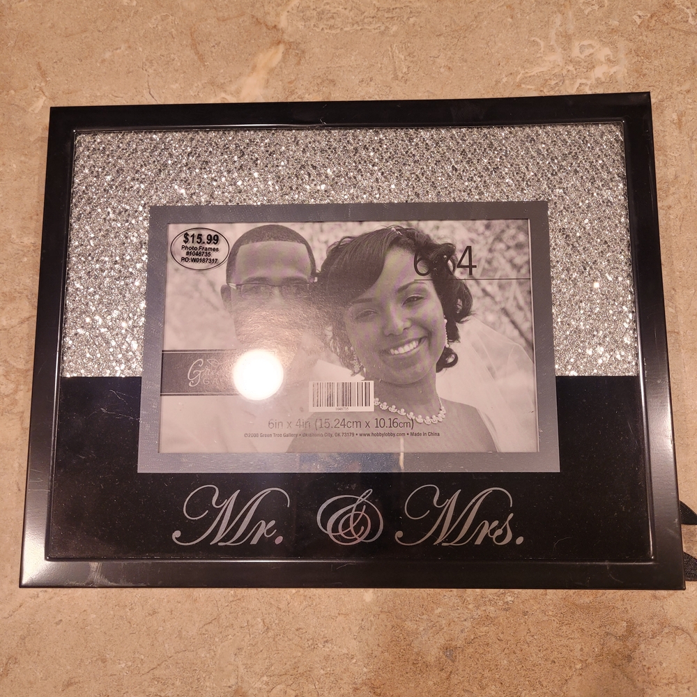 Black and Silver 'Mr. & Mrs.' Picture Frame
